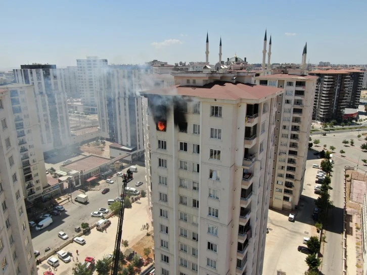 15 katlı binada yangın paniği