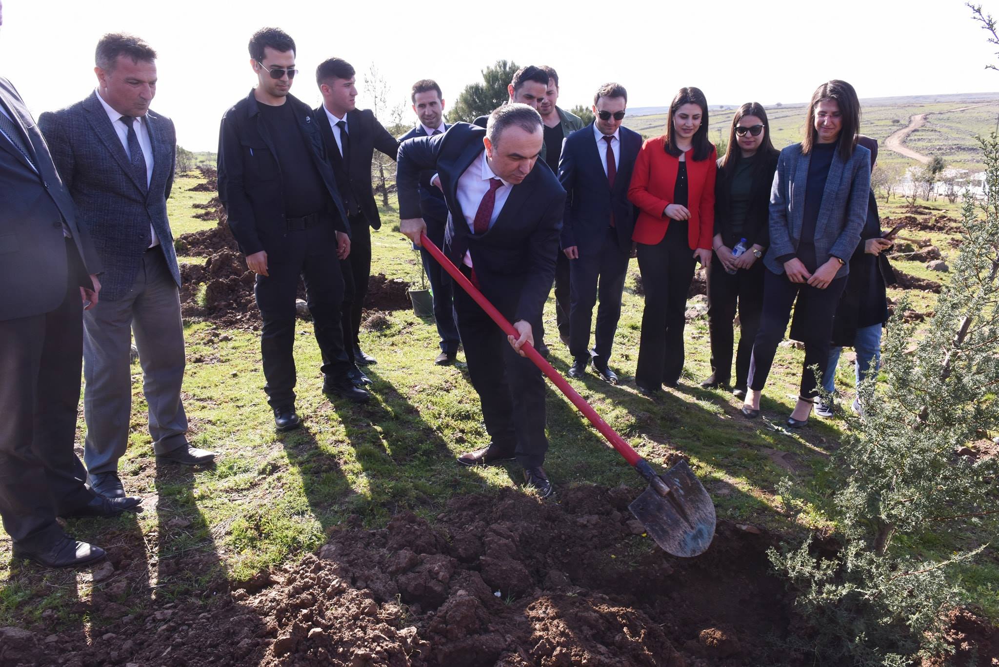 DENETİMLİ SERBESTLİK YÜKÜMLÜLERİNİN AĞAÇ DİKİMİNE VALİ SOYTÜRK’TE KATILDI