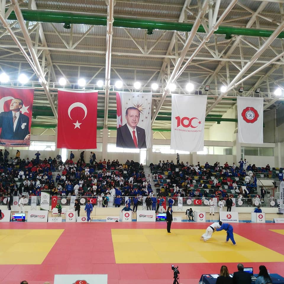 KİLİS’TE BİN 400 SPORCUNUN KATILDIĞI ÜMİTLER JUDO TURNUVASI BAŞLADI