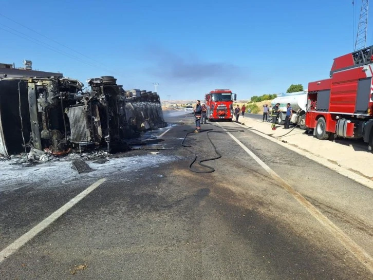 Akaryakıt yüklü tanker alev alev yandı