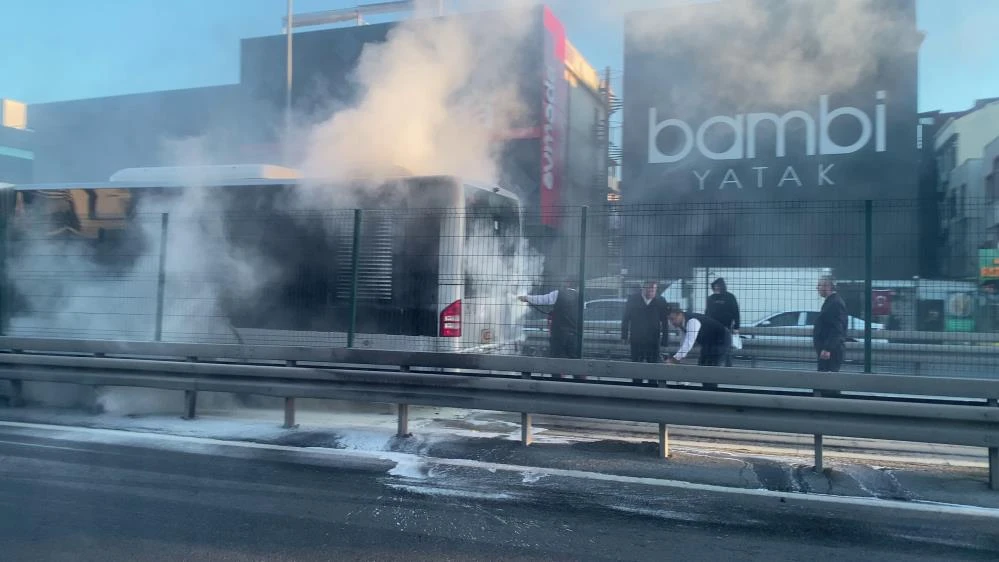 Avcılar'da metrobüste yangın paniği