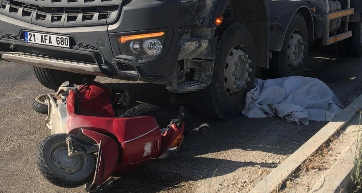 Beton mikseri ile çarpışan motosikletteki 2 kişi hayatını kaybetti