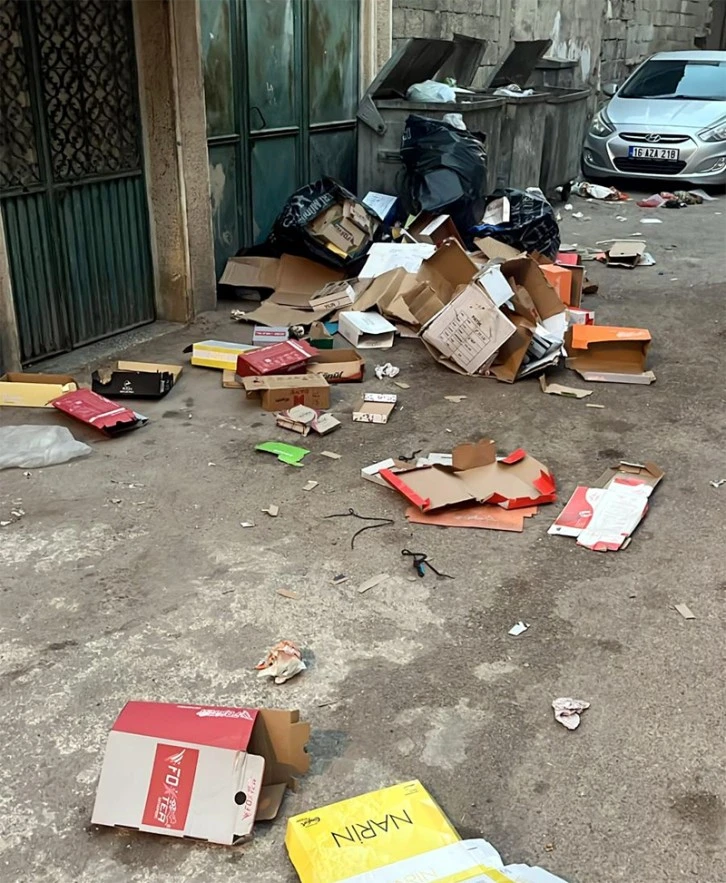 Çöplerin gelişigüzel atılmasına vatandaşlardan tepki