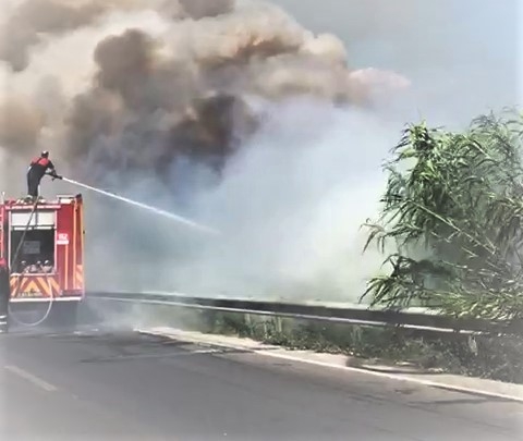 İzmir’de gümrük kaçağı cep telefonu operasyonu