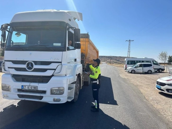 Jandarma trafik kazalarına karşı sürücüleri uyarmaya devam etti