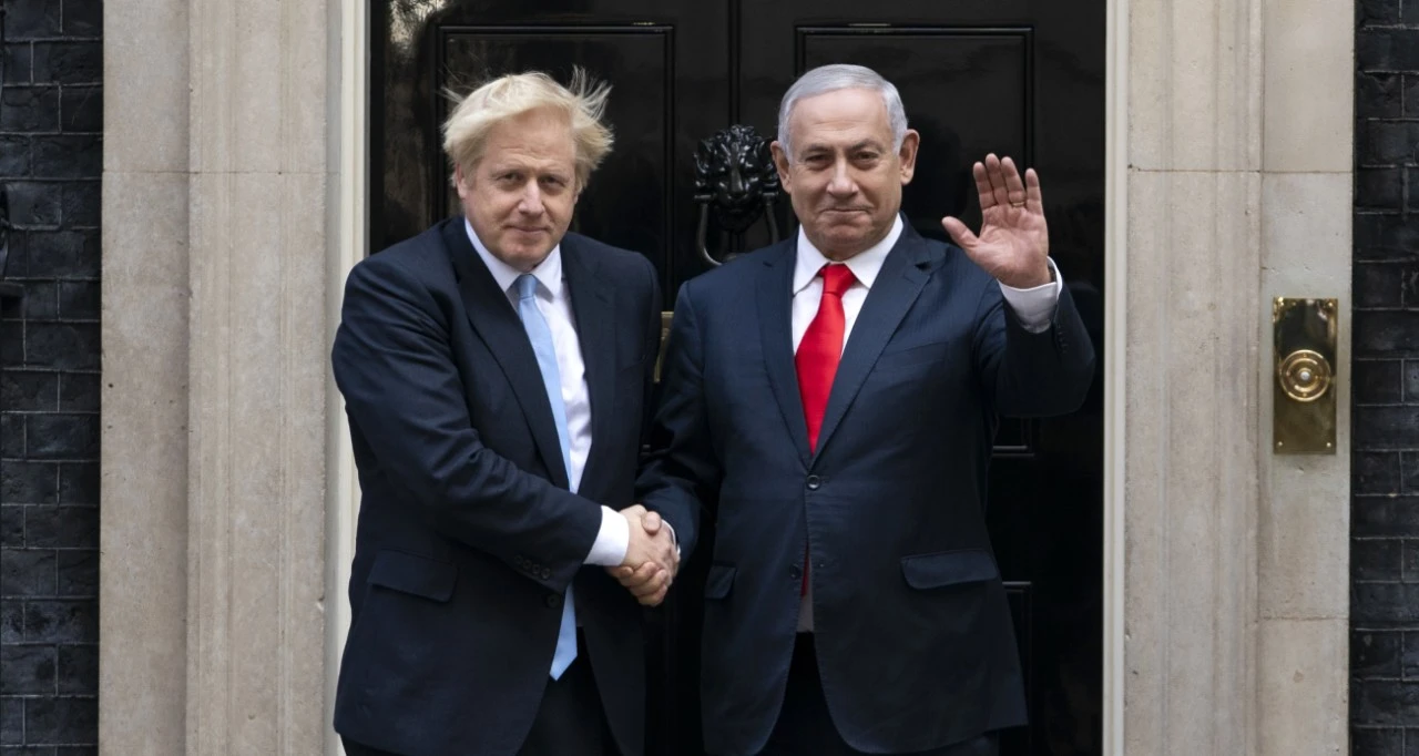 Johnson: “Netanyahu’nun kullandığı şahsi banyomda dinleme cihazı bulundu"