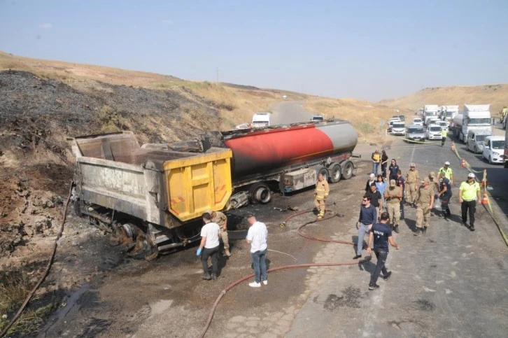 Karşı şeride geçen hafriyat kamyonu tır ile çarpıştı: 1 ölü, 1 yaralı