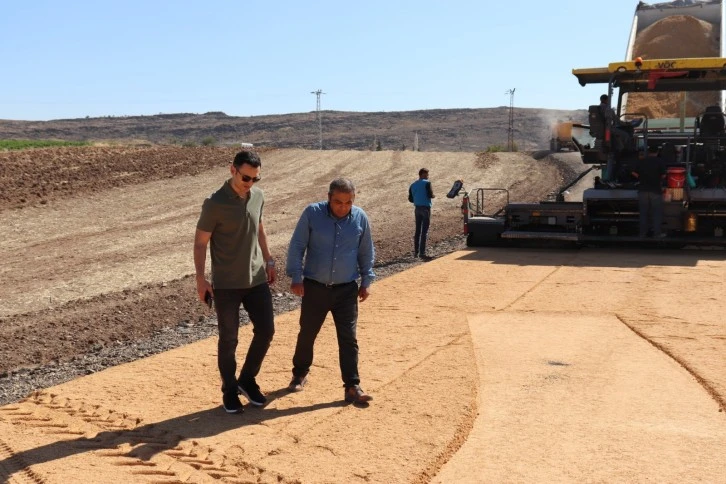 Kaymakam Kaya, Yol Yapım Çalışmalarını Yerinde İnceledi