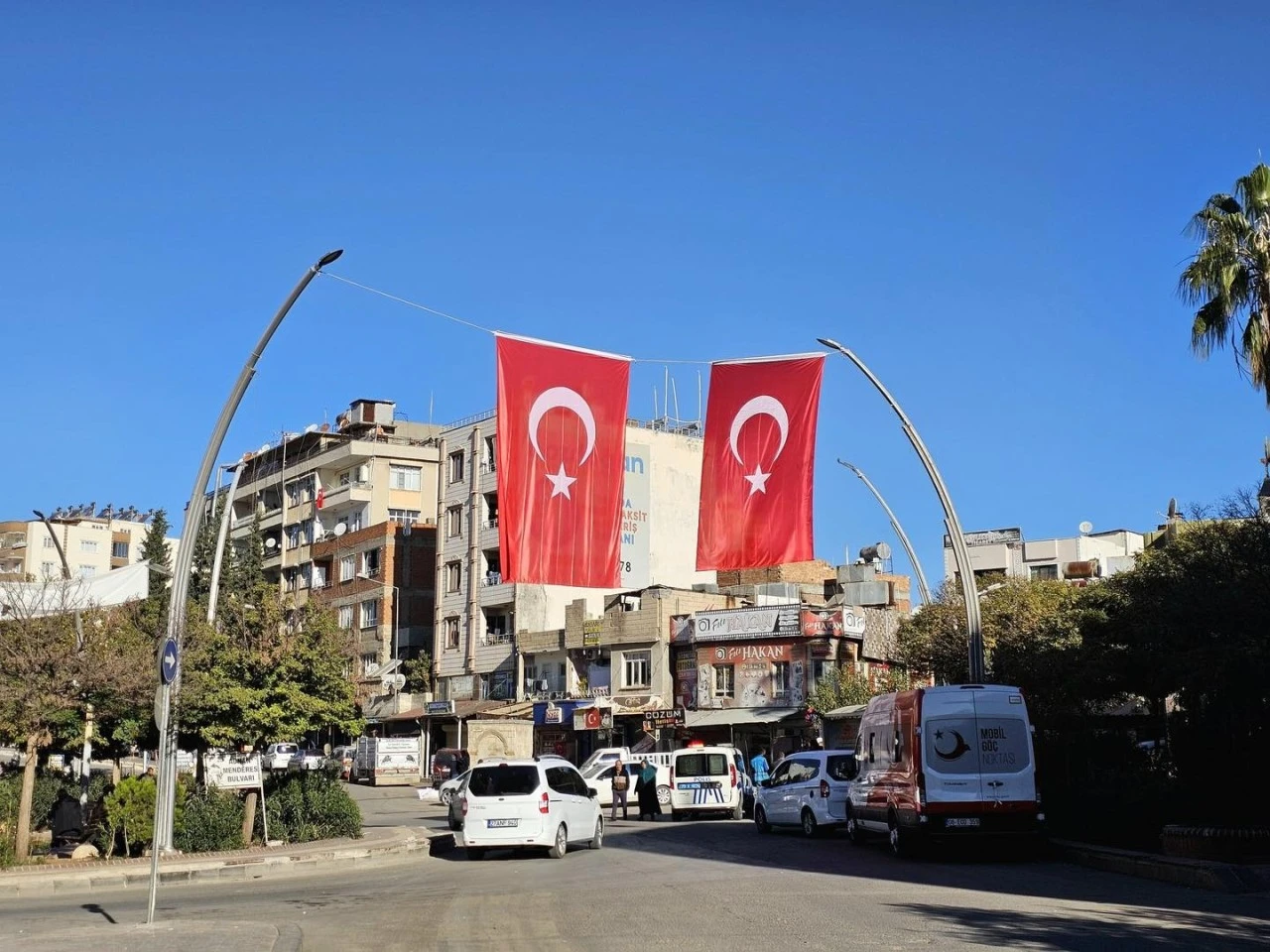 Kilis Belediyesi şehri Türk Bayraklı ile süsledi