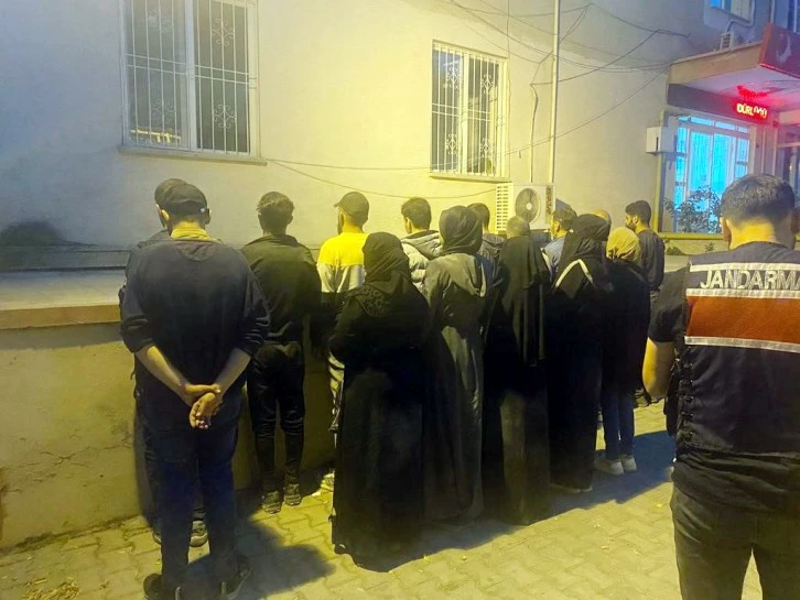 Kilis’te 16 kaçak göçmen yakalandı