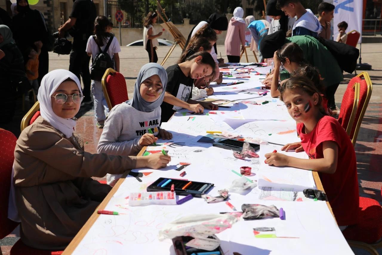 Kilis’te çocuklar, Filistin’e destek için resim çizdi