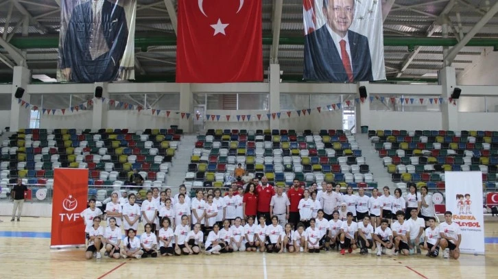 Kilis’te Fabrika Voleybol Okulu Açıldı