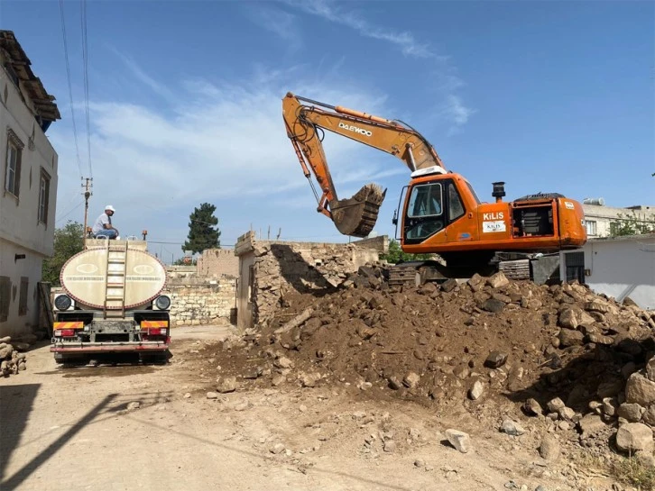 Kilis’te kontrollü yıkım çalışmaları sürüyor 