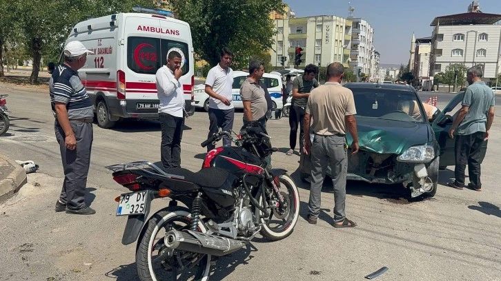 Kilis’te motosiklet ile otomobil çarpıştı: 2 yaralı