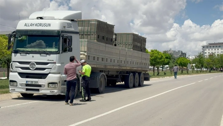 Kilis'te tır, motosiklete çarptı: 1 ölü 1 yaralı