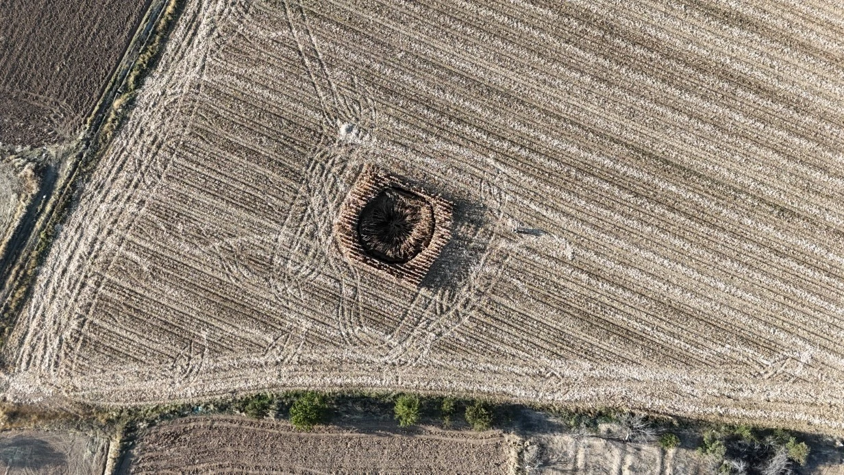 Mısır tarlasında 14,5 metre genişliğinde obruk oluştu