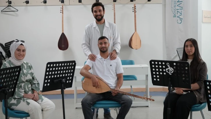 Müzik tutkusu olan hemofili hastası genç konservatuarı kazandı