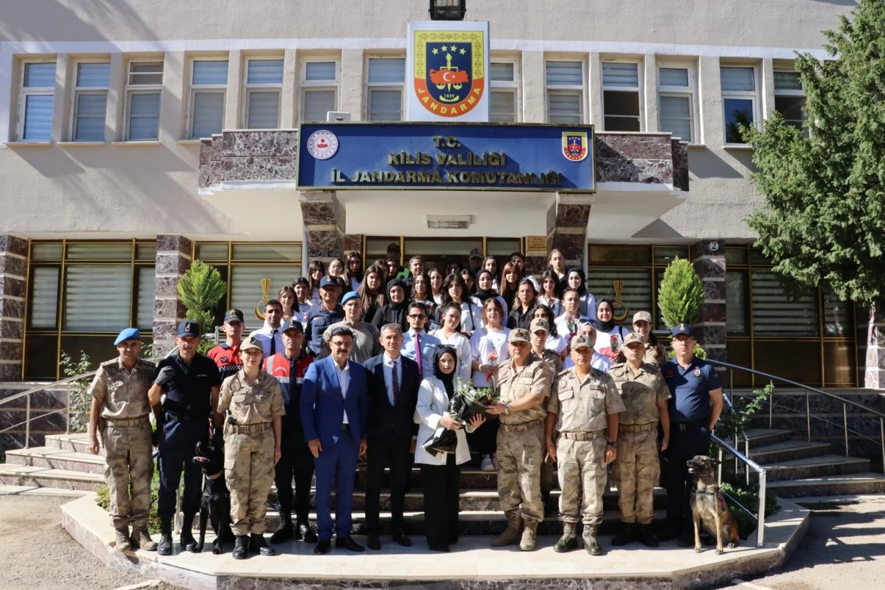 Öğrenciler İl Jandarma Komutanlığında ağırlandı