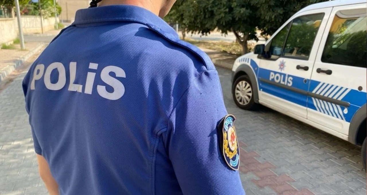 Polisin bir işyerinde yaptığı aramada silah parçaları ele geçirildi