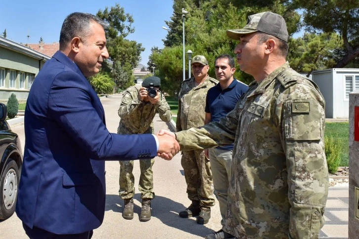 Vali Şahin’den 1.Hudut Alay Komutanı Özbalcı’ya iade-i ziyaret