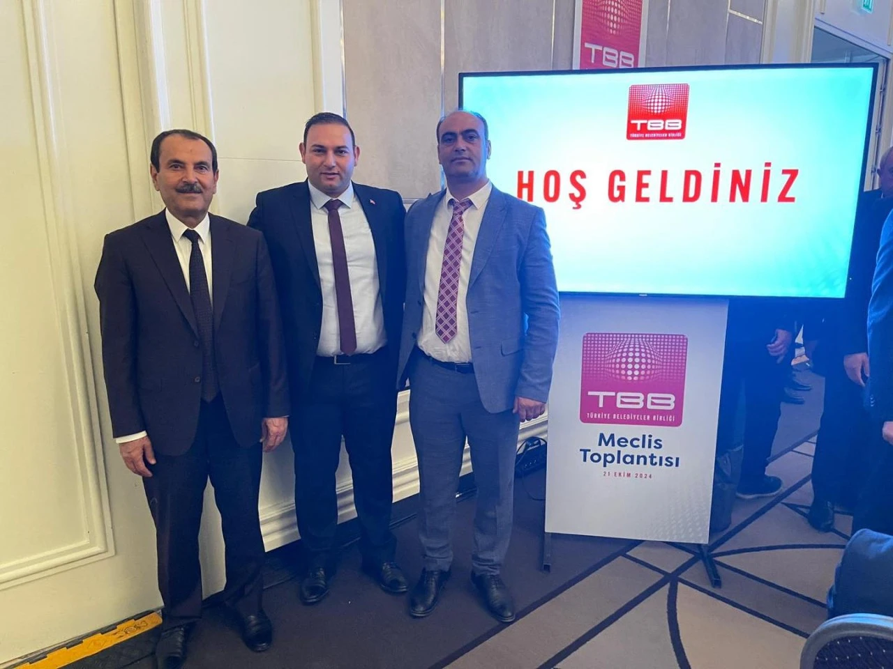 Yurt dışından ayağının tozu ile Belediyeler Birliği toplantısına katıldı