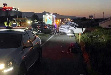 2 otomobil çarpıştı: 4 ölü, 2 çocuk yaralı