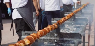 500 kebap ustası, 2,5 kilometre uzunluğunda kebap yapacak