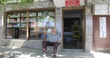 68 yıllık bakkalın 90 yaşındaki işletmecisi