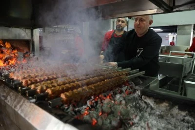 Adana Kebap, iftarda hem gözü hem de mideyi doyuracak