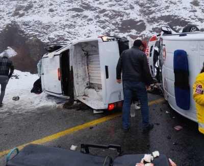 Ambulans ile pikap çarpıştı: 1’i ağır 5 yaralı