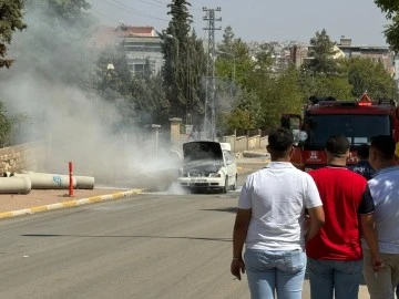 Aracın motor aksamında çıkan yangın söndürüldü