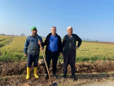 Çiftçiler yağmur yağmadığı için tarlalarını sulamaya başladı