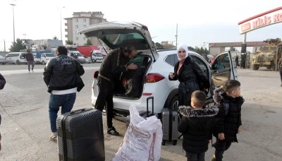 Çobanbey Sınır Kapısı'nda Suriyelilerin ülkelerine dönüş heyecanı sürüyor