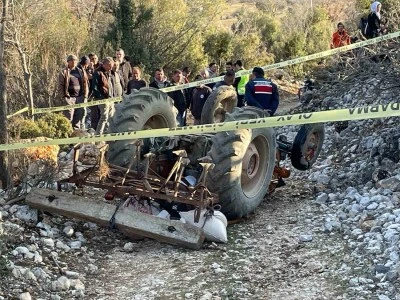 Devrilen traktörün altında kalan yaşlı adam hayatını kaybetti