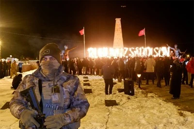 Dondurucu havada, Sarıkamış Şehitleri için yürüdüler