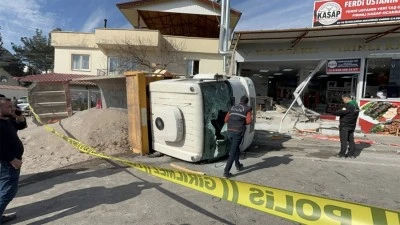 Freni patlayan kamyon ortalığı savaş alanına çevirdi: 6 yaralı