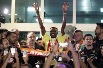 Galatasaray’ın yeni transferi Victor Osimhen, İstanbul’a geldi