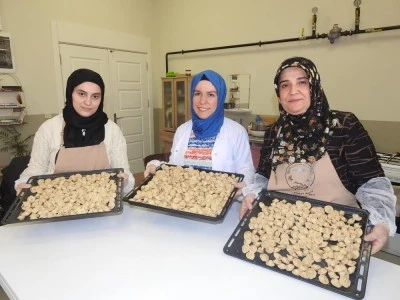 Girişimci kadın, kurduğu mantı işletmesinde işitme engelli kadınları istihdam ediyor [GÖRÜNTÜLÜ HABER]