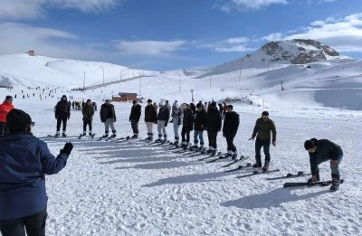 Kilisli Gençler Hakkâri’de