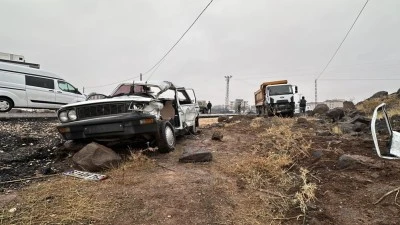 Hafriyat kamyonu ile otomobil çarpıştı: 1 ölü, 3 yaralı