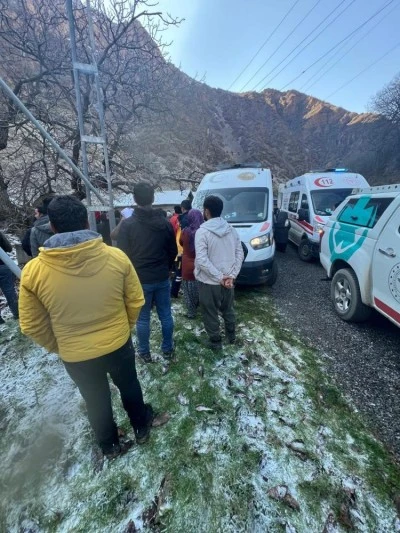 Hakkari'de dağdan düşen genç hayatını kaybetti