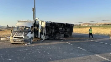 İşçileri taşıyan iki araç çarpıştı: 1 ölü, 16 yaralı