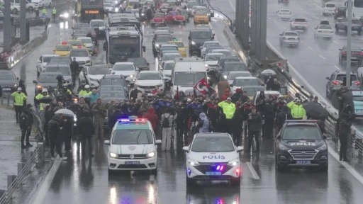 İstanbul Boğazı’nda Ata’ya saygı duruşu