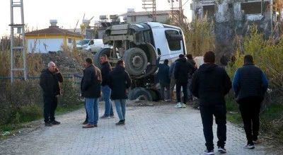 Kamyonunun geçişi sırasında köprü çöktü