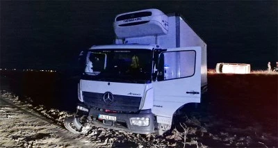 Kazaya müdahale eden trafik polisine kamyon çarptı