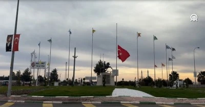 Kilis'te bayraklar yarıya indirildi