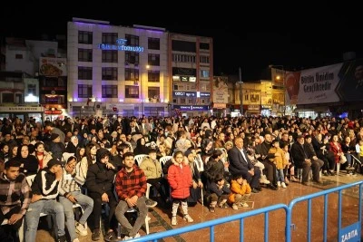 Kilis’te halk konserine yoğun ilgi