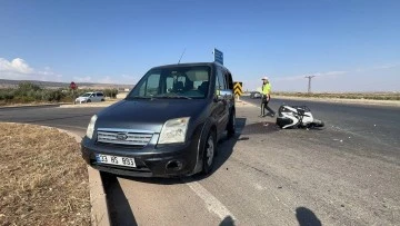 Kilis'te motosiklet ile hafif ticari araç çarpıştı: 1'i ağır 2 yaralı