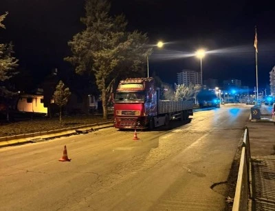 Kilis’te Ters Yöne Giren Tır Kazaya Yol Açtı