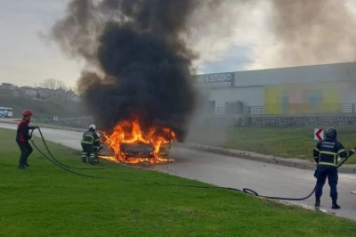 Kız istemeden dönen ailenin aracı alev alev yandı